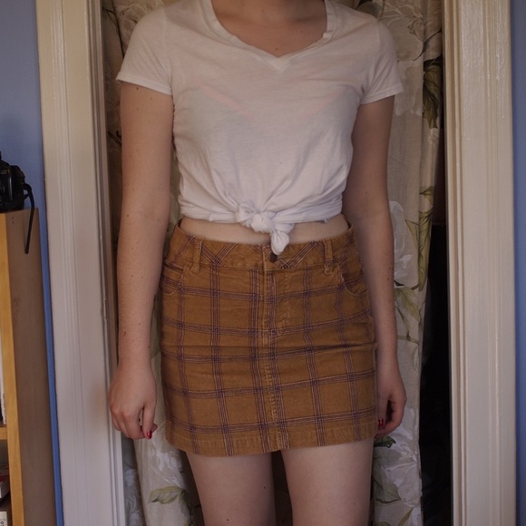 Adorable checkered skirt - Picture 4 of 5